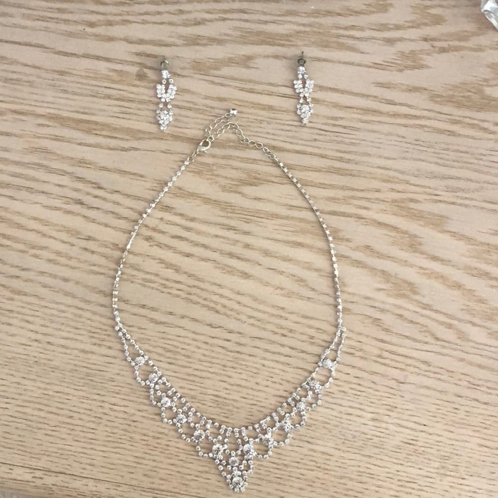 Necklace and earrings set